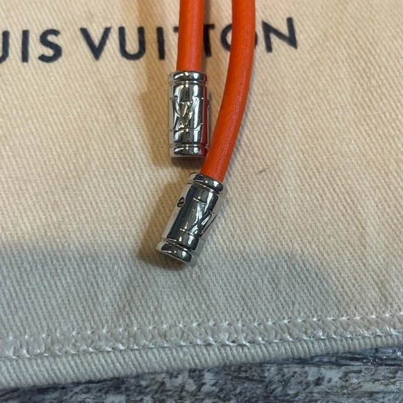 Louis Vuitton Orange bag charm keychain - Picture 3 of 4